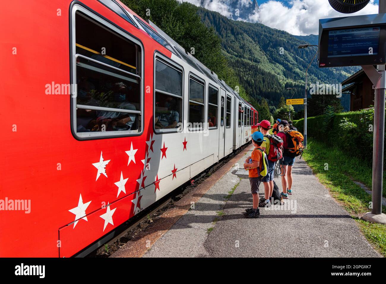 Frankreich, Haute-Savoie (74), Chamonix, Aiguilles Rouges-Massiv, Petit Balcon Sud, Bahnhof Praz de Chamonix Stockfoto