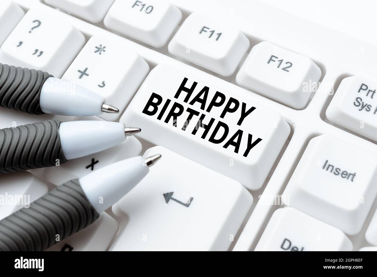 Textunterschrift mit Alles Gute zum Geburtstag. Geschäftsansatz das Geburtsjubiläum einer Person wird mit Geschenken Internet Browsing und Online gefeiert Stockfoto