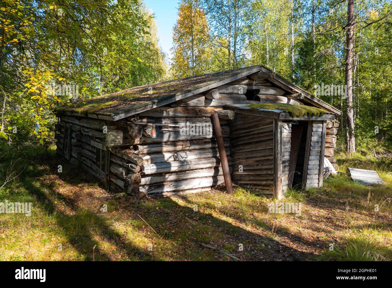 Verlassene und verfallene Blockhütte in Finnisch-Lappland Stockfoto