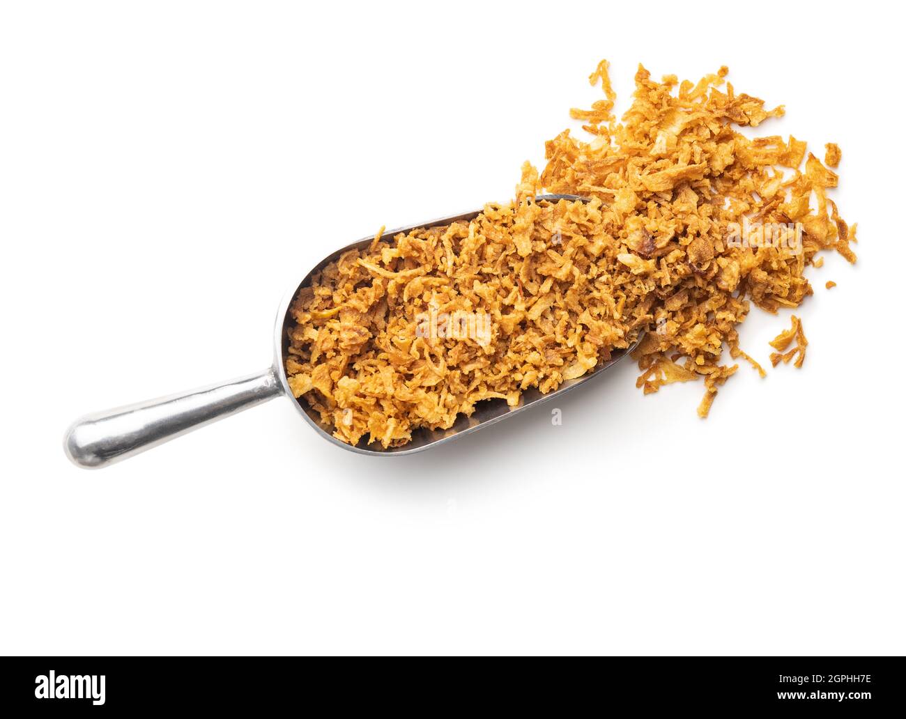 Stücke von gebratenen Zwiebeln in Schaufel isoliert auf weißem Hintergrund. Stockfoto