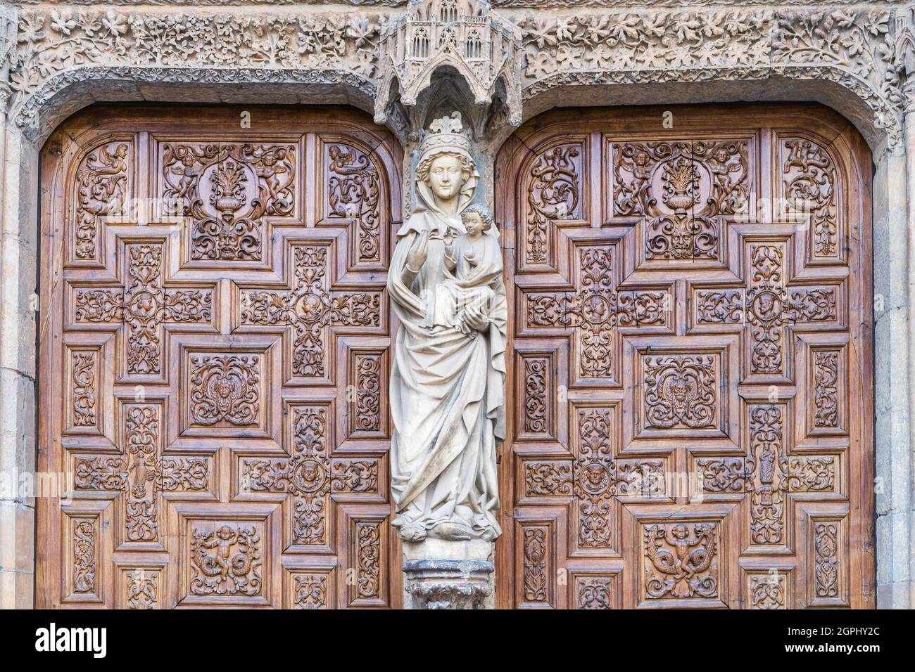 Portikdetail der gotischen Kathedrale von Leon in Spanien Stockfoto