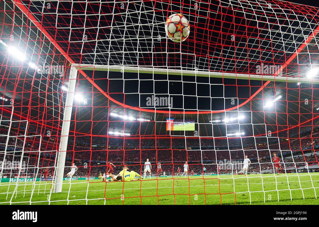 München, Deutschland. September 2021. Robert LEWANDOWSKI, FCB 9 Punkte, schießt Tor , Tor, Treffer, 2-0 im Spiel FC BAYERN MÜNCHEN - FC DYNAMO KIEW (Kiew) der Fußball UEFA Champions League Gruppenphase in der Saison 2021/2022 in München, 29. September 20201. © Peter Schatz / Alamy Live News Stockfoto