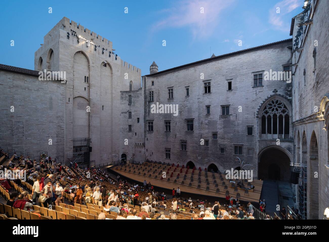 Cour d'Honneur des Papstpalastes während des Festival d'Avignon Stockfoto