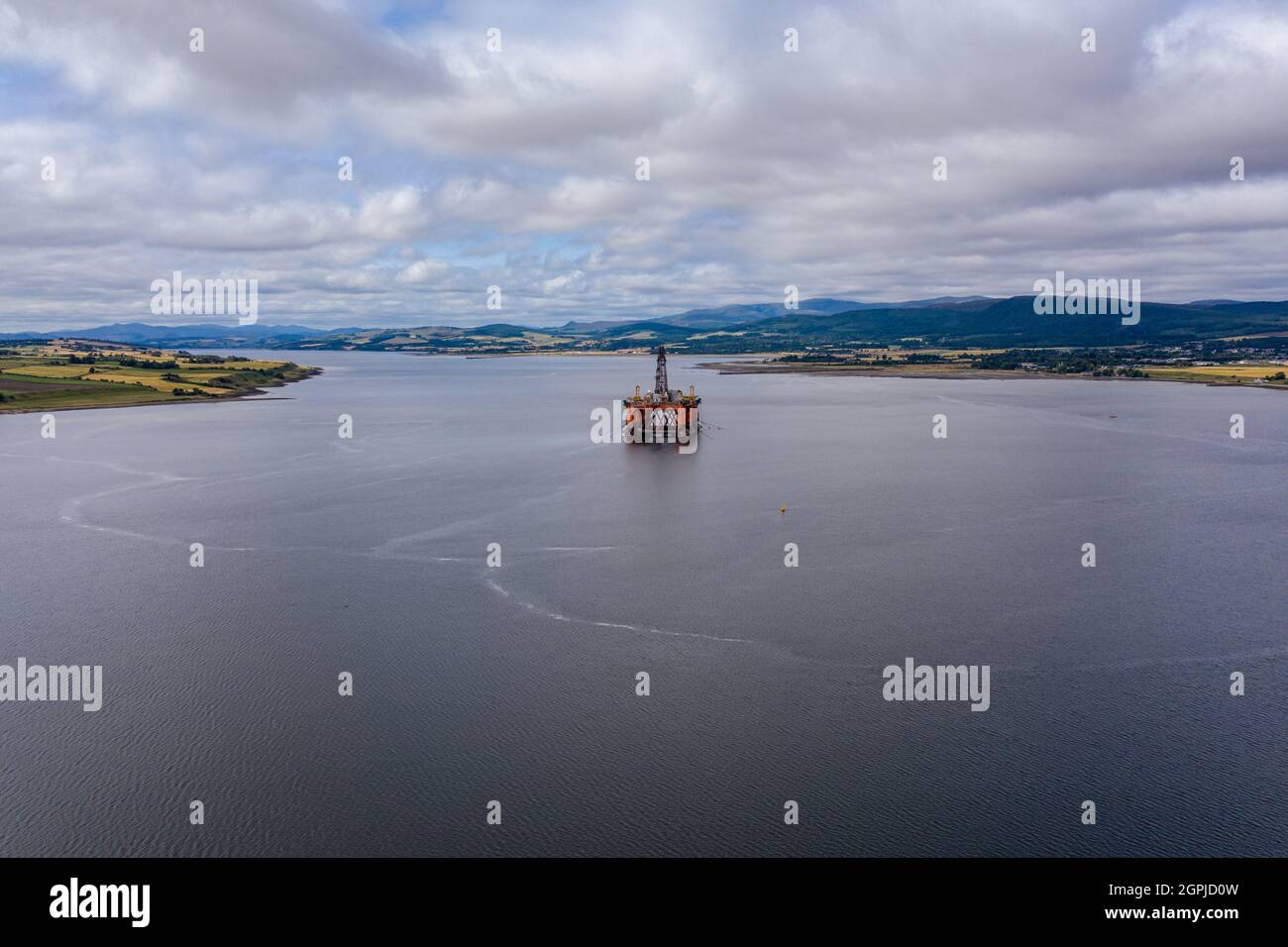 Luftaufnahme der Cromarty Firth, auch bekannt als der 'Ölbohrinsel-Friedhof - auch wenn die Einheimischen nicht einverstanden sind. Stockfoto