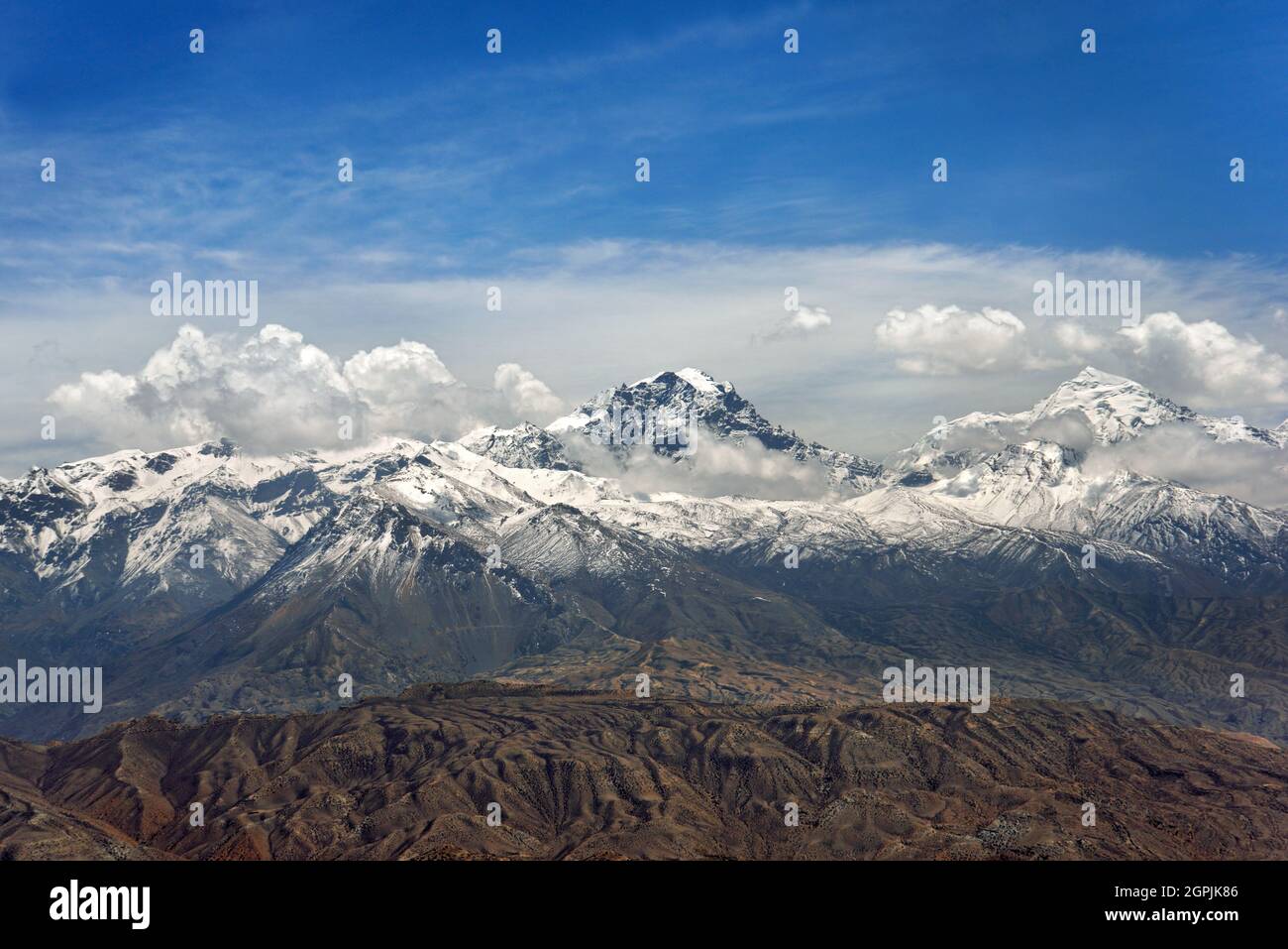 Blick auf die Himalaya-Berge in Nepal am Ende des Annapurna cirkut Trek und auf dem Weg zum Upper Mustang Kingdom Stockfoto