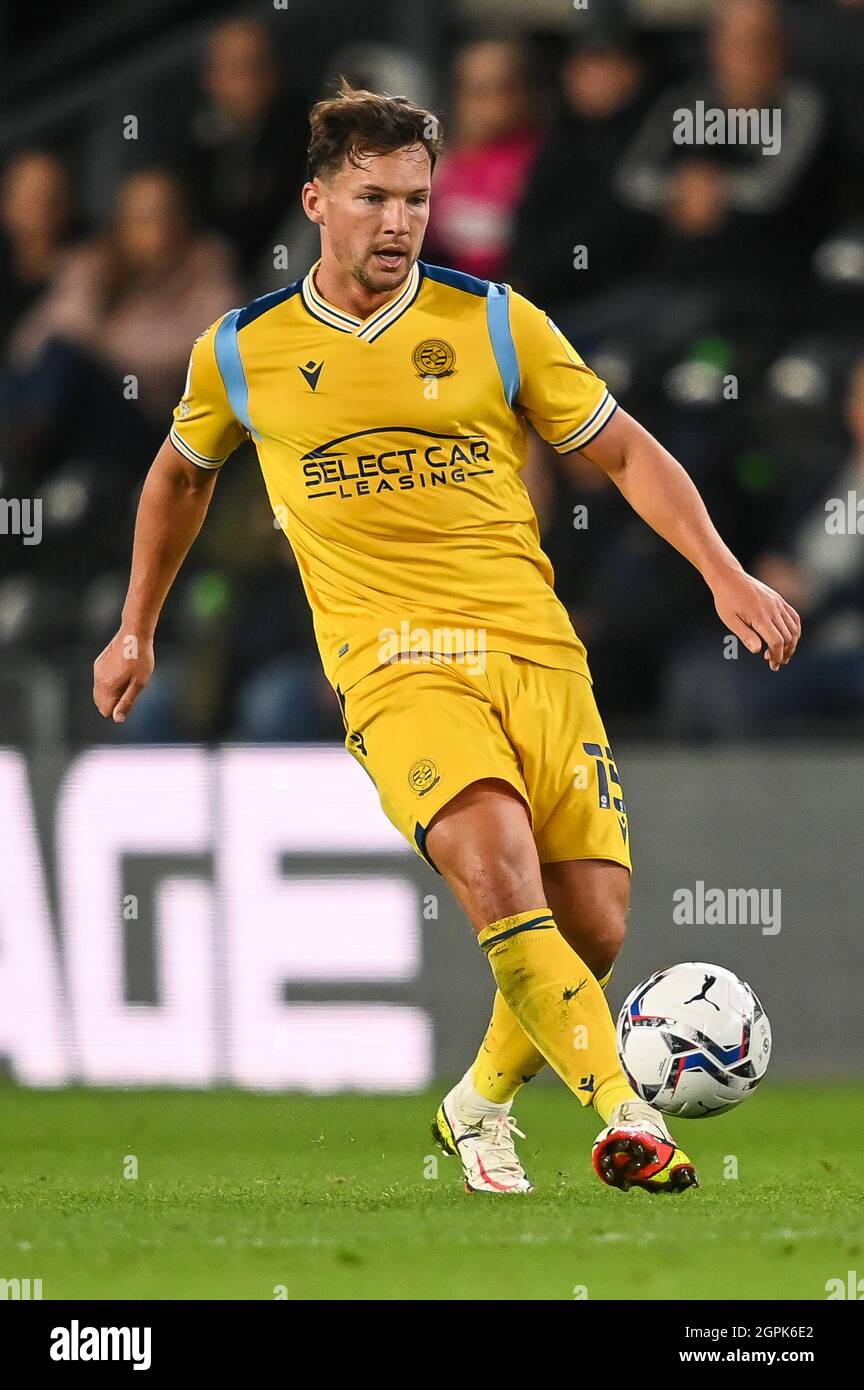 Danny Drinkwater #15 von Reading übergibt den Ball, am 9/29/2021. (Foto von Craig Thomas/News Images/Sipa USA) Quelle: SIPA USA/Alamy Live News Stockfoto