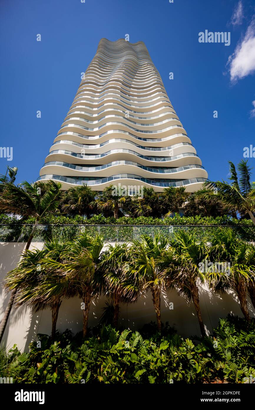 Sunny Isles Beach, FL, USA - 26. September 2021: Regalia Condominium Sunny Isles Beach FL. Jeder Besitzer hat die gesamte Etage Stockfoto