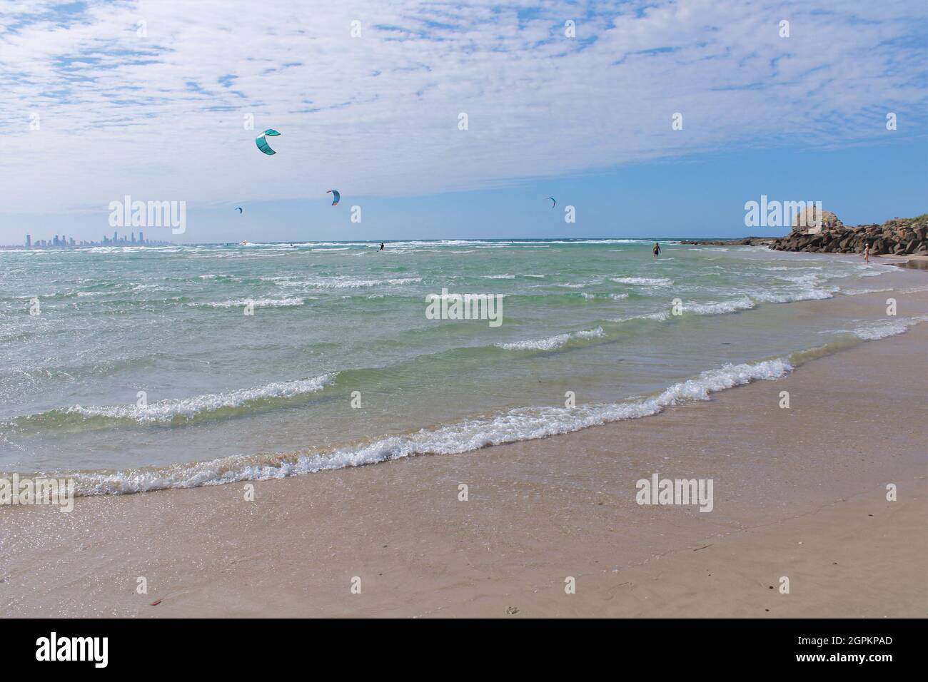 Currumbin Alley, Gold Coast, Australien. Kitesurfen, Kiteboarding. Australischer Outdoor Beach Lifestyle. Stockfoto