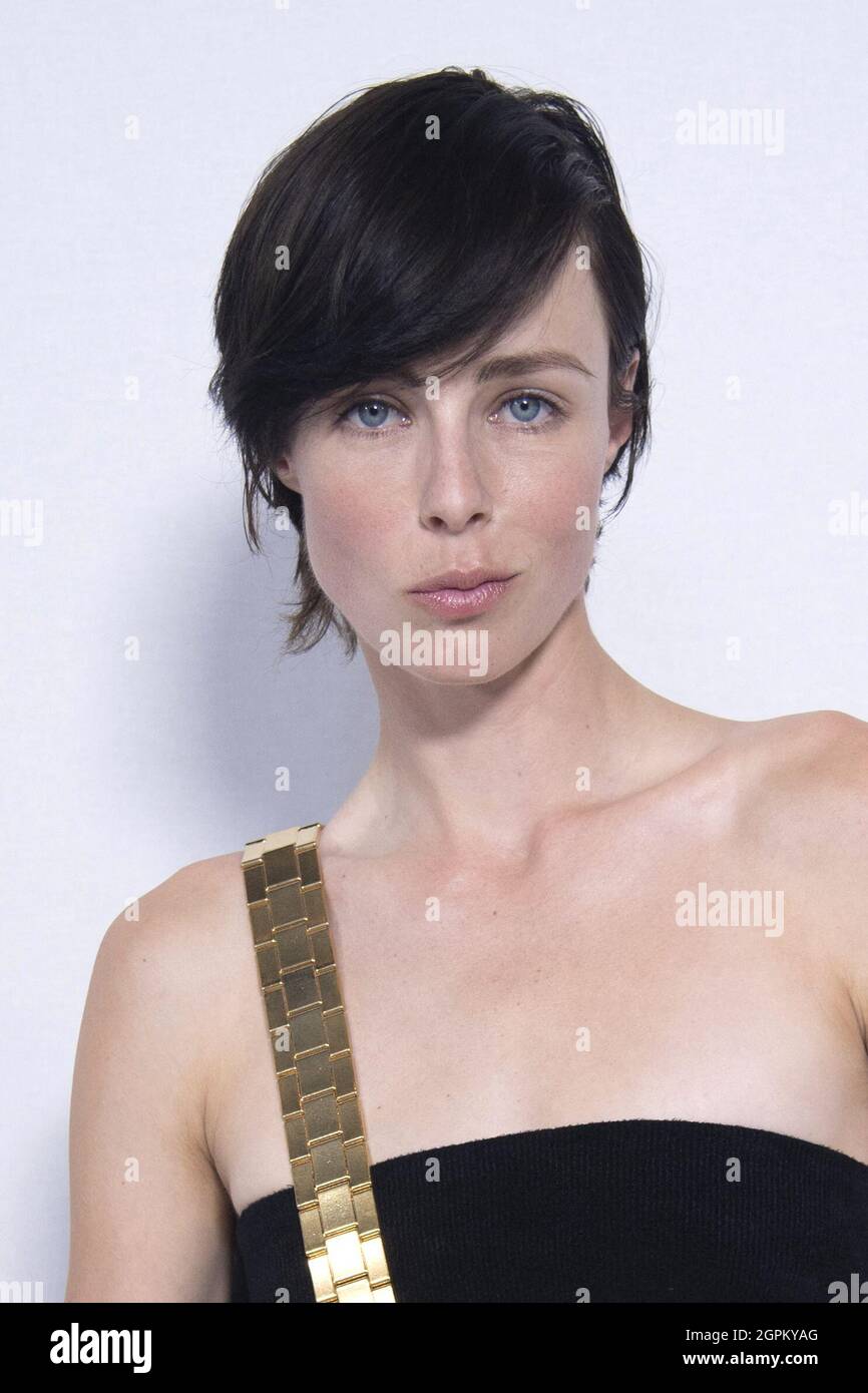Edie Campbell nimmt am 29. September 2021 am Balmain Festival im Rahmen