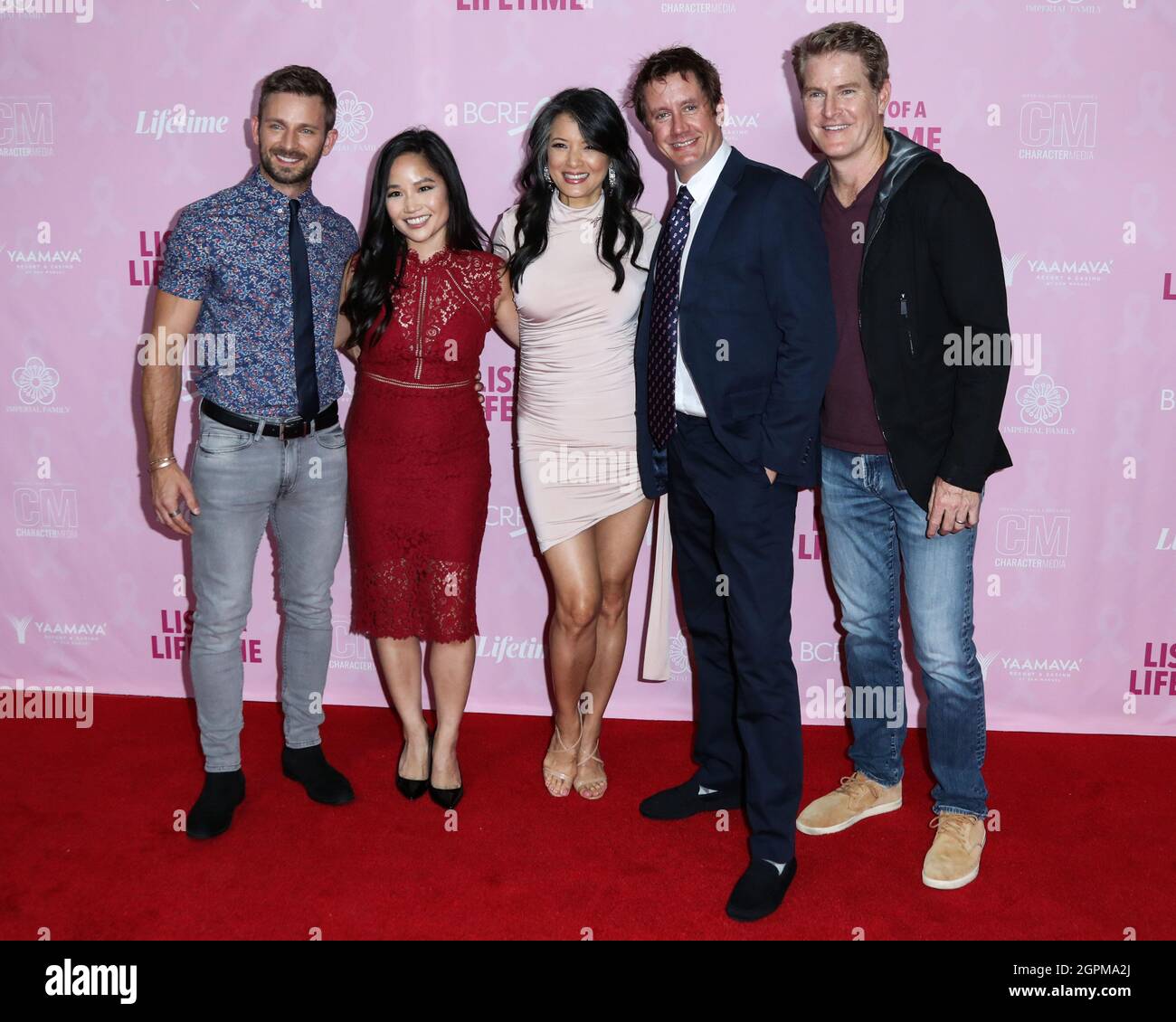 Los Angeles, Usa. September 2021. LOS ANGELES, KALIFORNIEN, USA - 29. SEPTEMBER: Die Schauspieler Derek Yates, Chad Lindberg, Sylvia Kwan, Kelly Hu und Jamie Kaler kommen zur Los Angeles Premiere von Lifetime's 'List of A Lifetime', die am 29. September 2021 im CGV Cinemas Movie Theatre in Los Angeles, Kalifornien, USA, stattfand. (Foto: Xavier Collin/Image Press Agency/Sipa USA) Quelle: SIPA USA/Alamy Live News Stockfoto