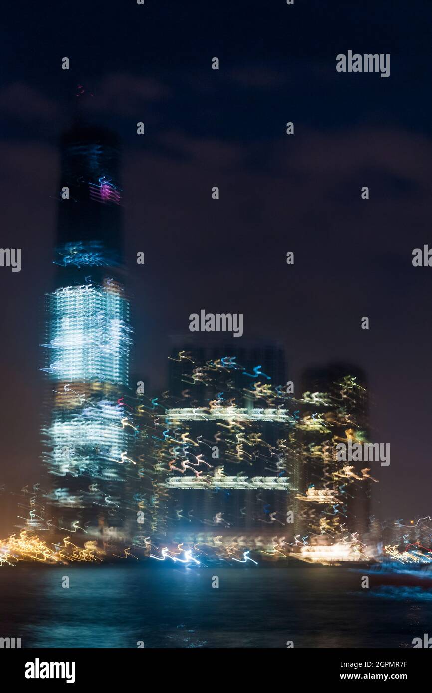 Impressionistisches Bild des im Bau befindlichen ICC und des Hochhauses des Union Square (Harbourside, The Arch), West Kowloon, Hongkong, 2009 Stockfoto