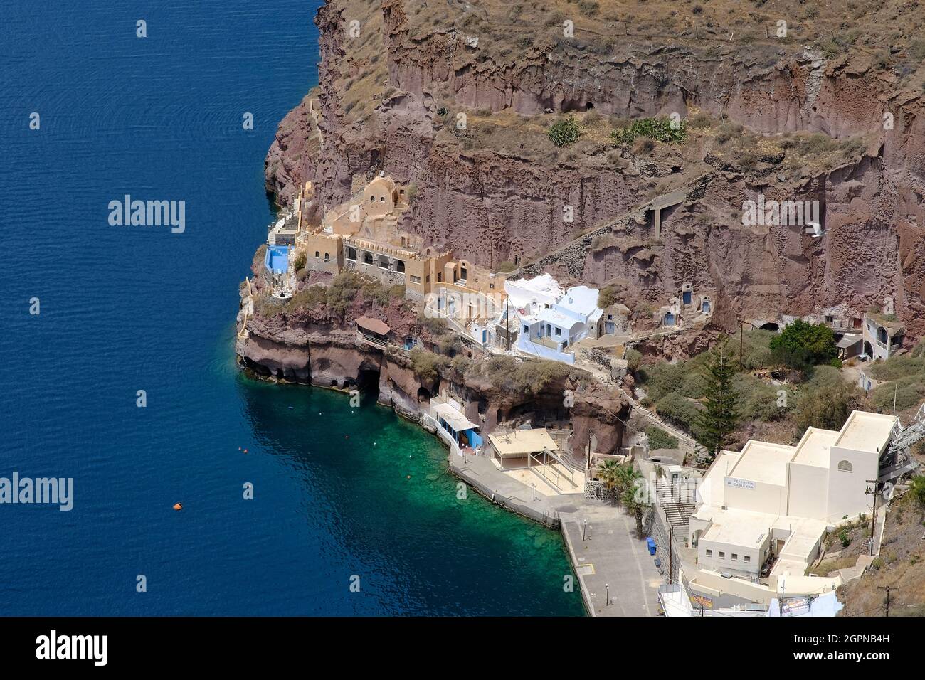 Luftaufnahme des alten Hafens Gialos, in Fira Santorini Griechenland Stockfoto