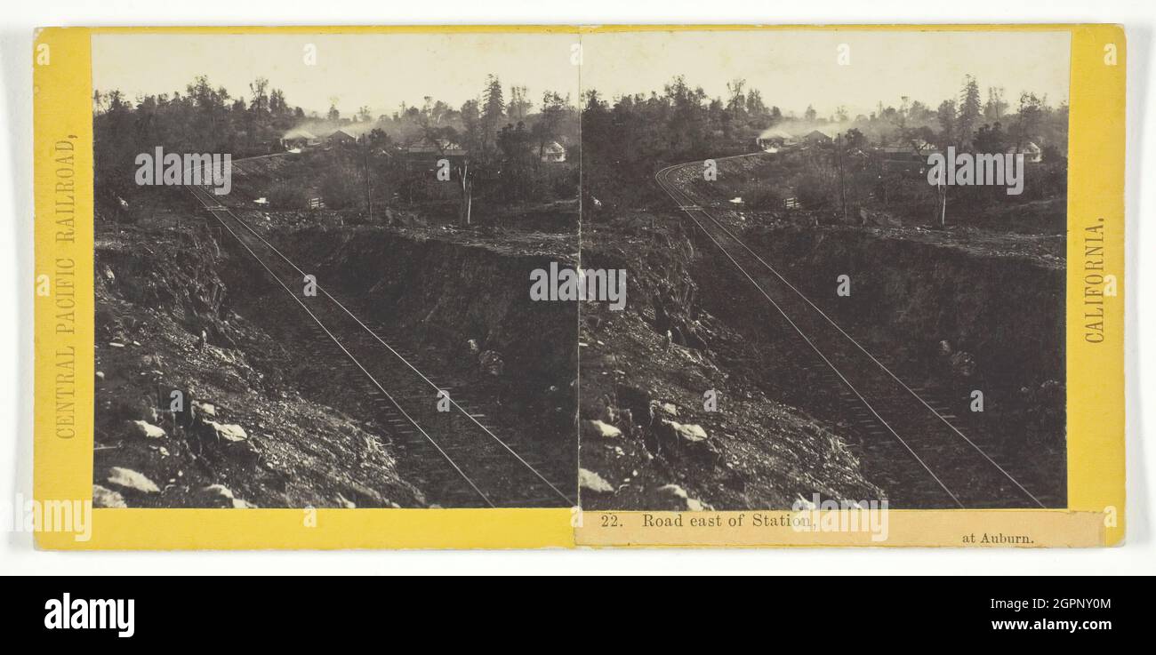 Straße östlich des Bahnhofs, bei Auburn, 1864/69. [Eisenbahnstrecke in Kalifornien, USA]. Albumin-Druck, Stereo, nein 22 aus der Serie "Central Pacific Railroad, California". Stockfoto