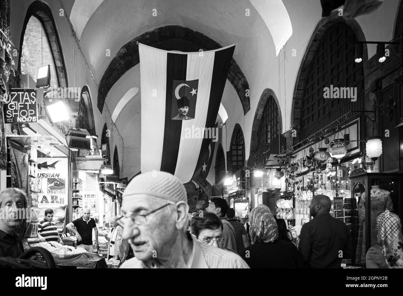 Istanbul, Türkei; 27. Mai 2013: Innenansicht des Gewürzmarktes. Stockfoto