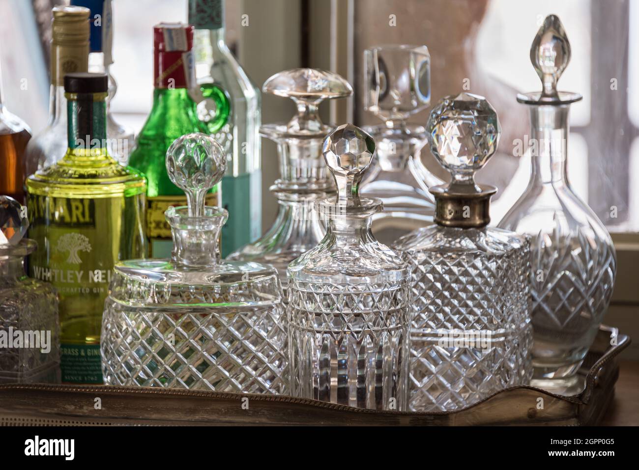 Glasdekanter in spanischer Villa, Mallorca Stockfoto