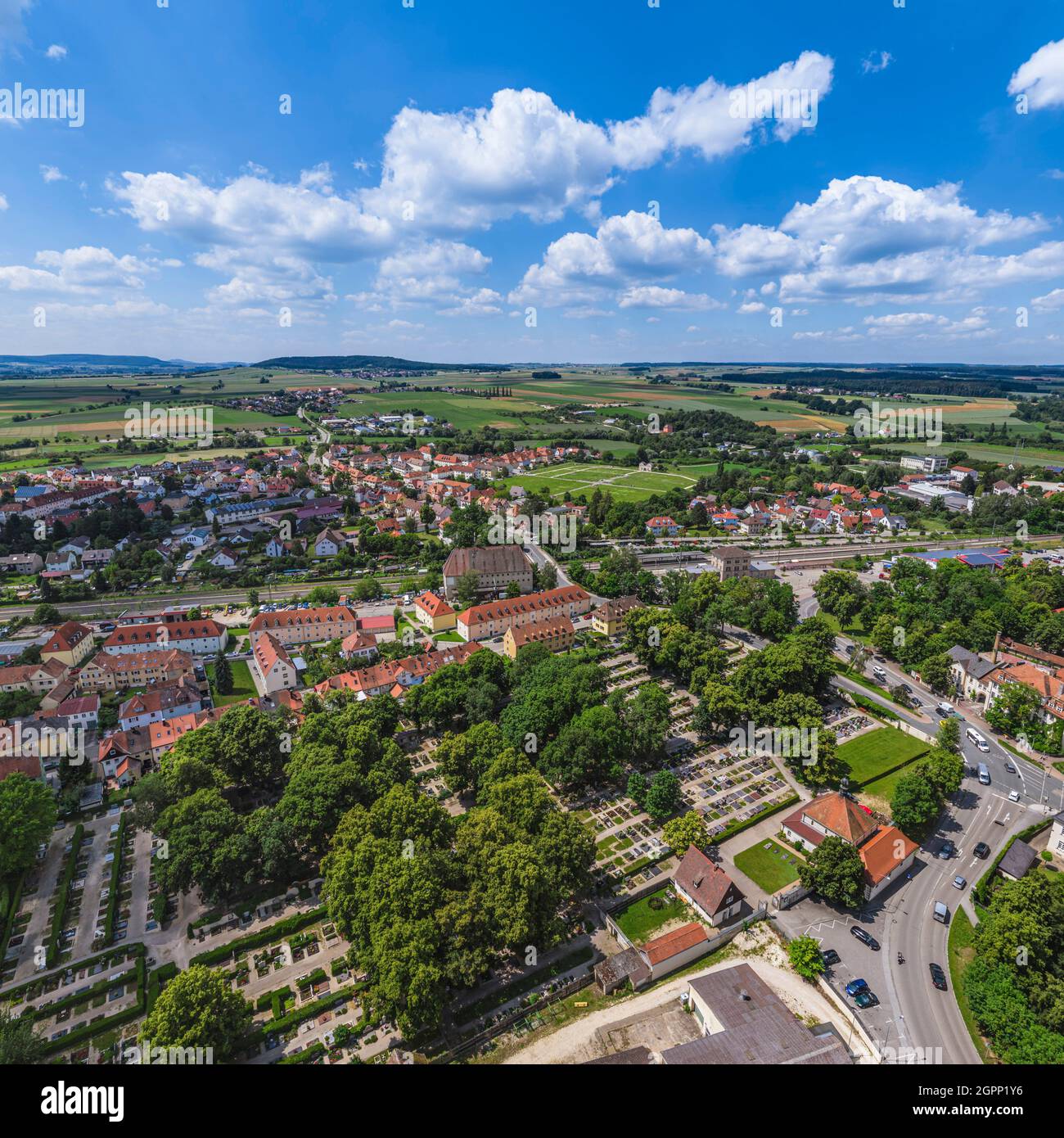 Blick aus der Vogelperspektive auf die kleine fränkische Stadt Weißenburg Stockfoto