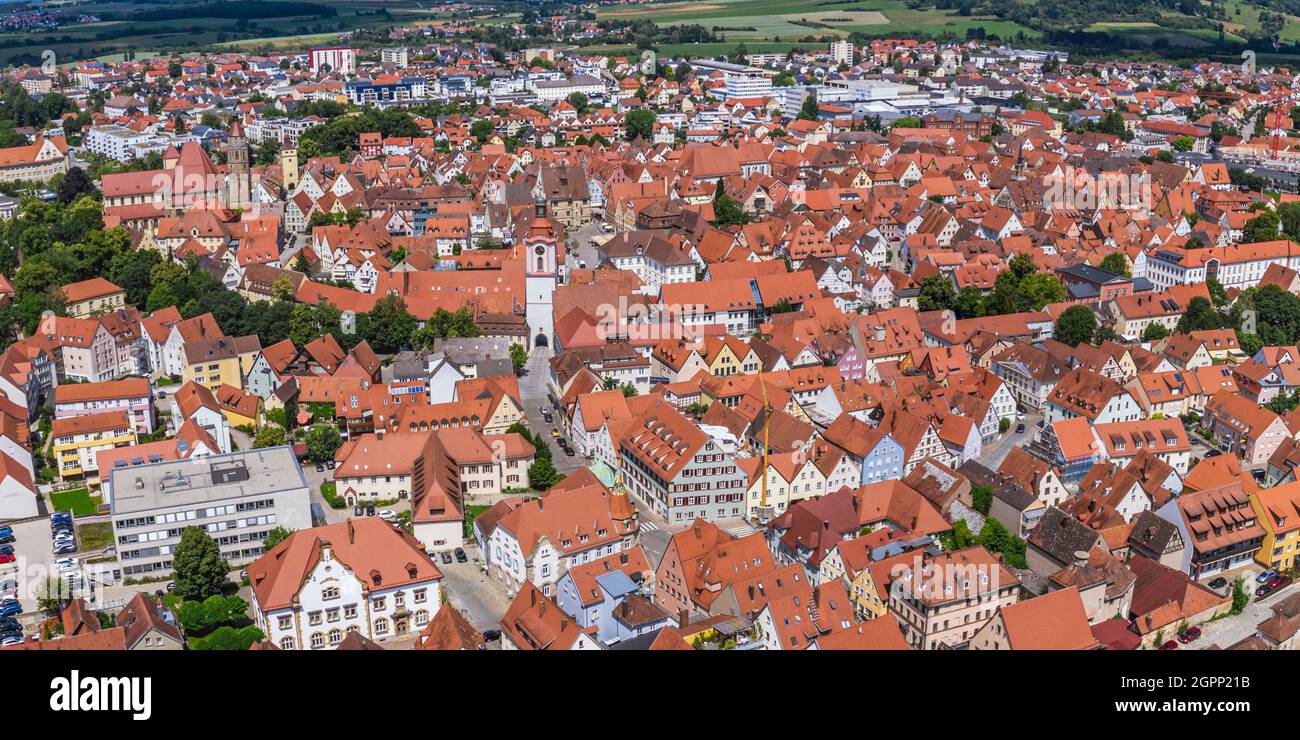 Blick aus der Vogelperspektive auf die kleine fränkische Stadt Weißenburg Stockfoto