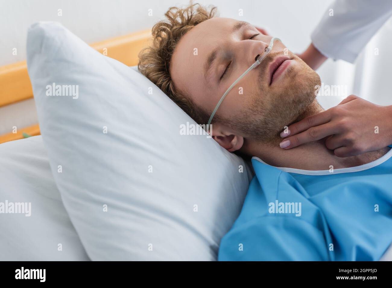 Nasal cannula Fotos und Bildmaterial in hoher Auflösung Alamy