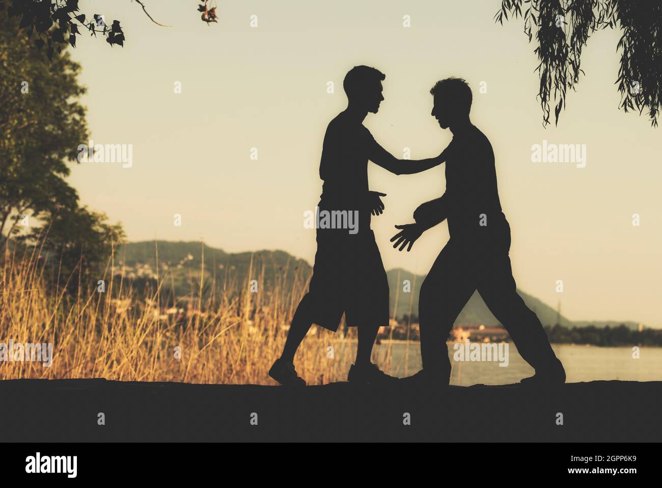 Lektion zur Selbstverteidigung mit Tai Chi chuan Stockfoto