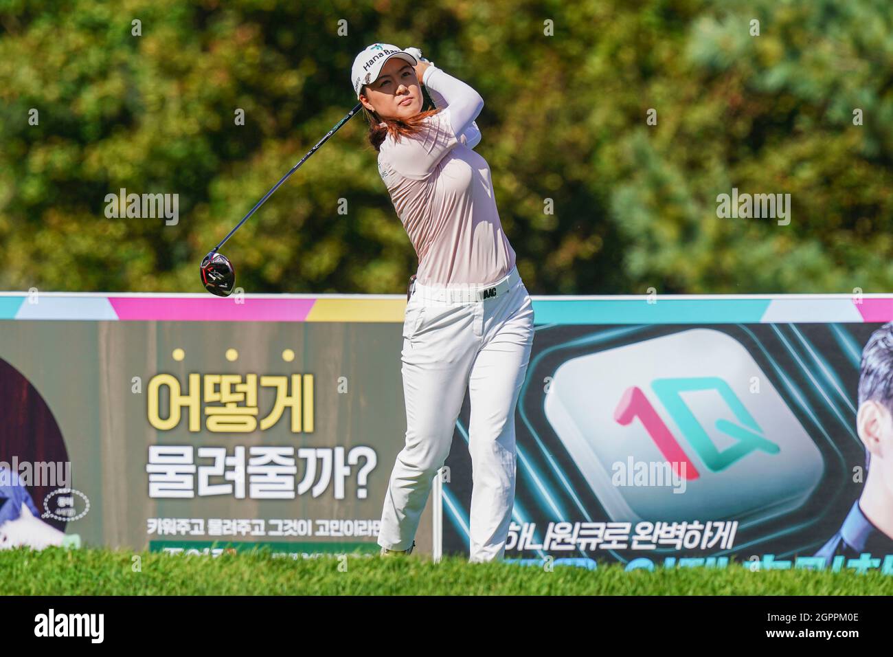 Pocheon, Gyeonggi, Südkorea. September 2021. Sep 30, 2021-Pocheon, Südkorea-Lee Min Ji von Australien Aktion auf dem 4. Green während einer KLPGA HANA FINANZGRUPPE CHAMPIONSHIP bei Adonis CC in Pocheon, Südkorea. (Bild: © JJ-Joung via ZUMA Press Wire) Stockfoto