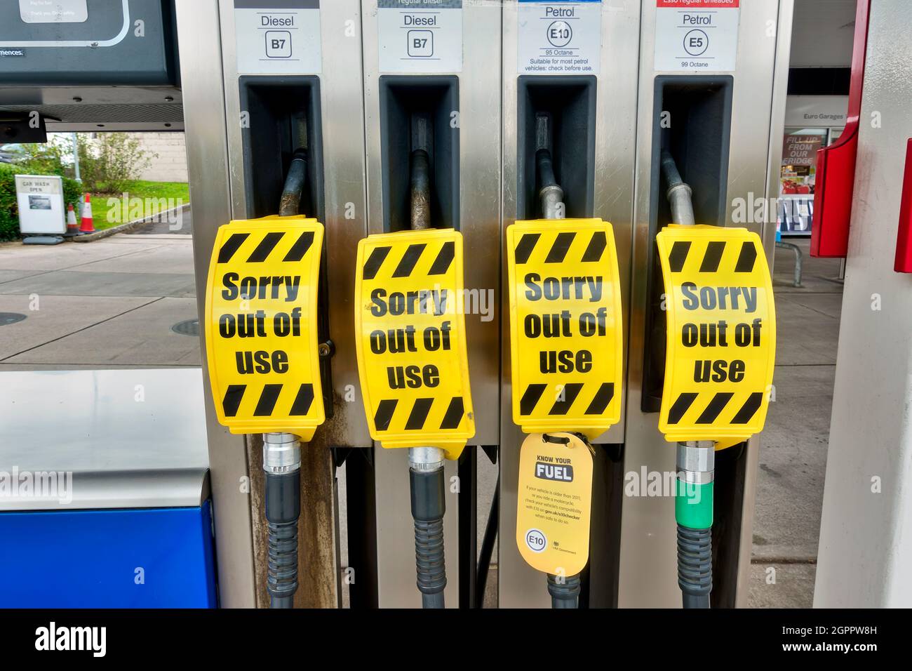 Warminster, Wiltshire, Großbritannien - 28. September 2021: Eine ESSO-Tankstellepumpe ohne Kraftstoff aufgrund eines landesweiten Tankwagenfahrers-Mangels Stockfoto