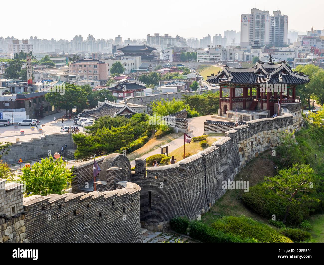festung-hwaseong-oder-suwon-hwaseong-ist-eine-festung-die-das-zentrum