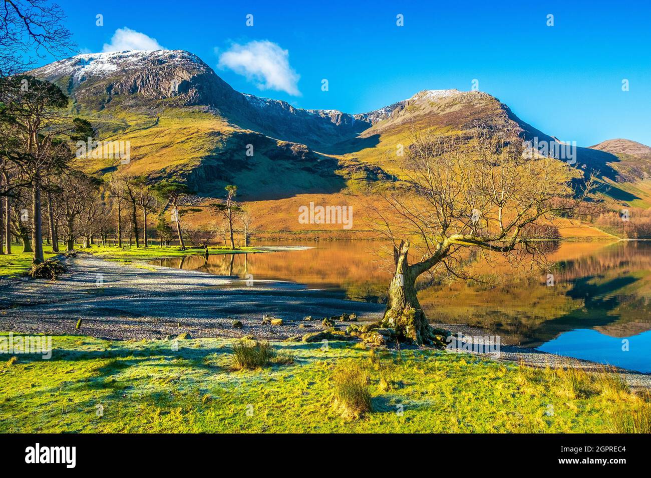 Buttermere und die umliegenden Fjells im Winter, Lake District National Park, Großbritannien Stockfoto