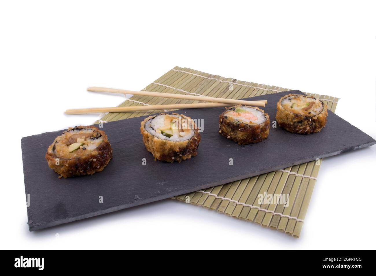 Knuspriges Sushi isoliert auf weißem Hintergrund Stockfoto