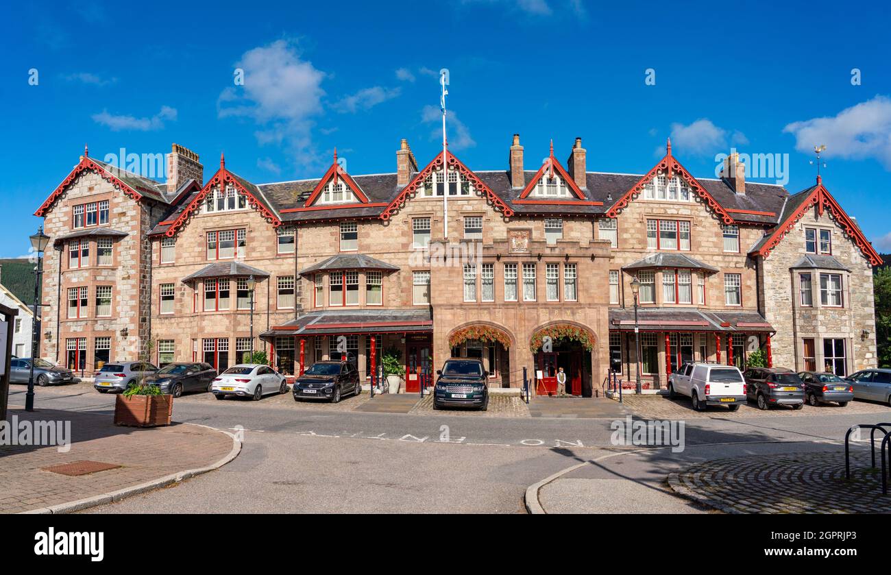 Außenansicht des exklusiven, exklusiven The Fife Arms Hotels in Braemar, Aberdeenshire, Schottland, Großbritannien Stockfoto