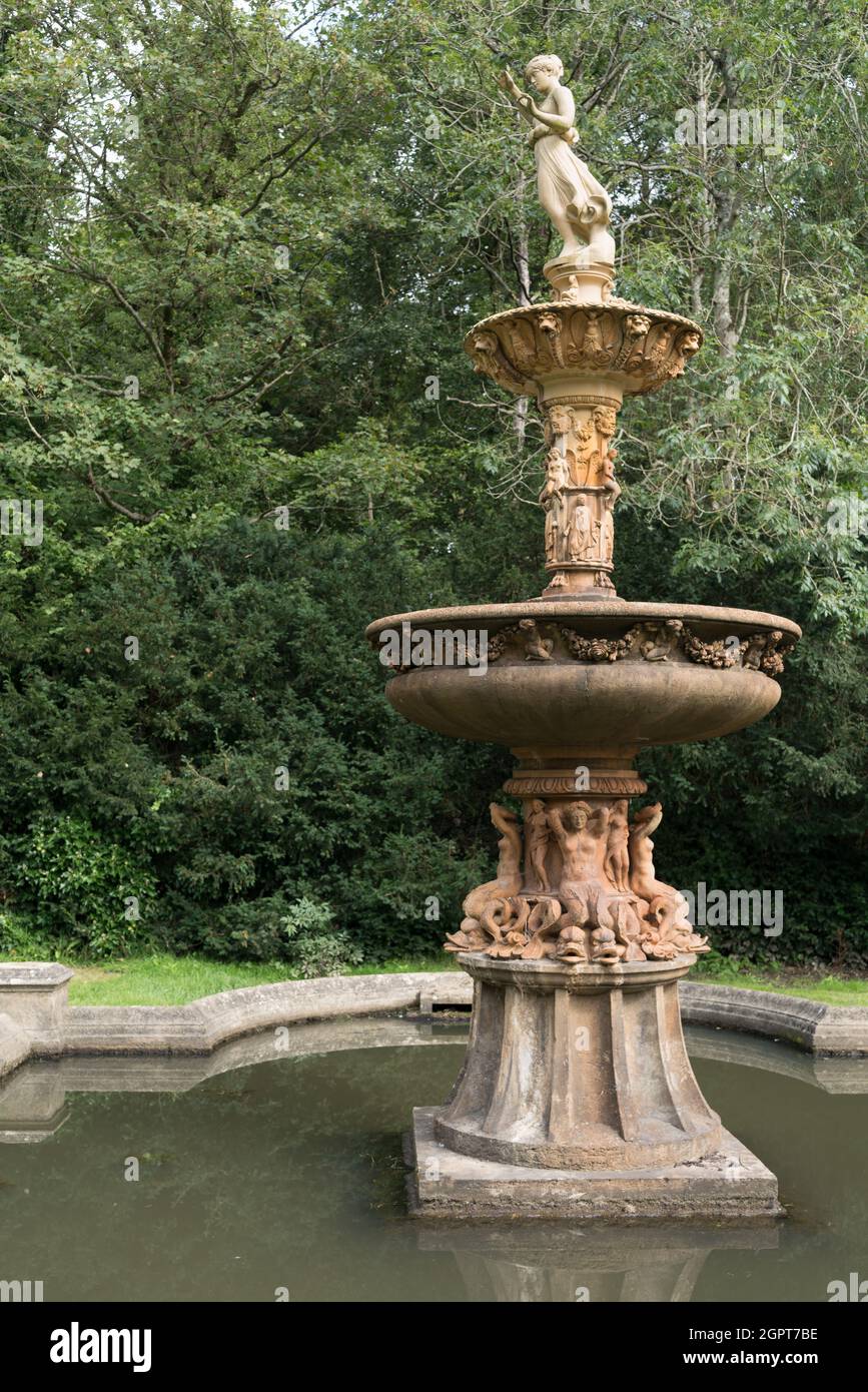TUNBRIDGE WELLS, KENT, UK - SEPTEMBER 17 : Blick auf den Brunnen im Dunoloran Park, Tunbridge Wells, Kent am 17. September 2021 Stockfoto