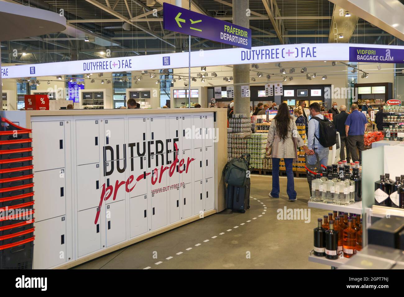 Duty Free Shop am Flughafen Vagar, S¿rv‡gur, Sorvagur, Vagar Island, Färöer-Inseln, Skandinavien, Europa. Stockfoto