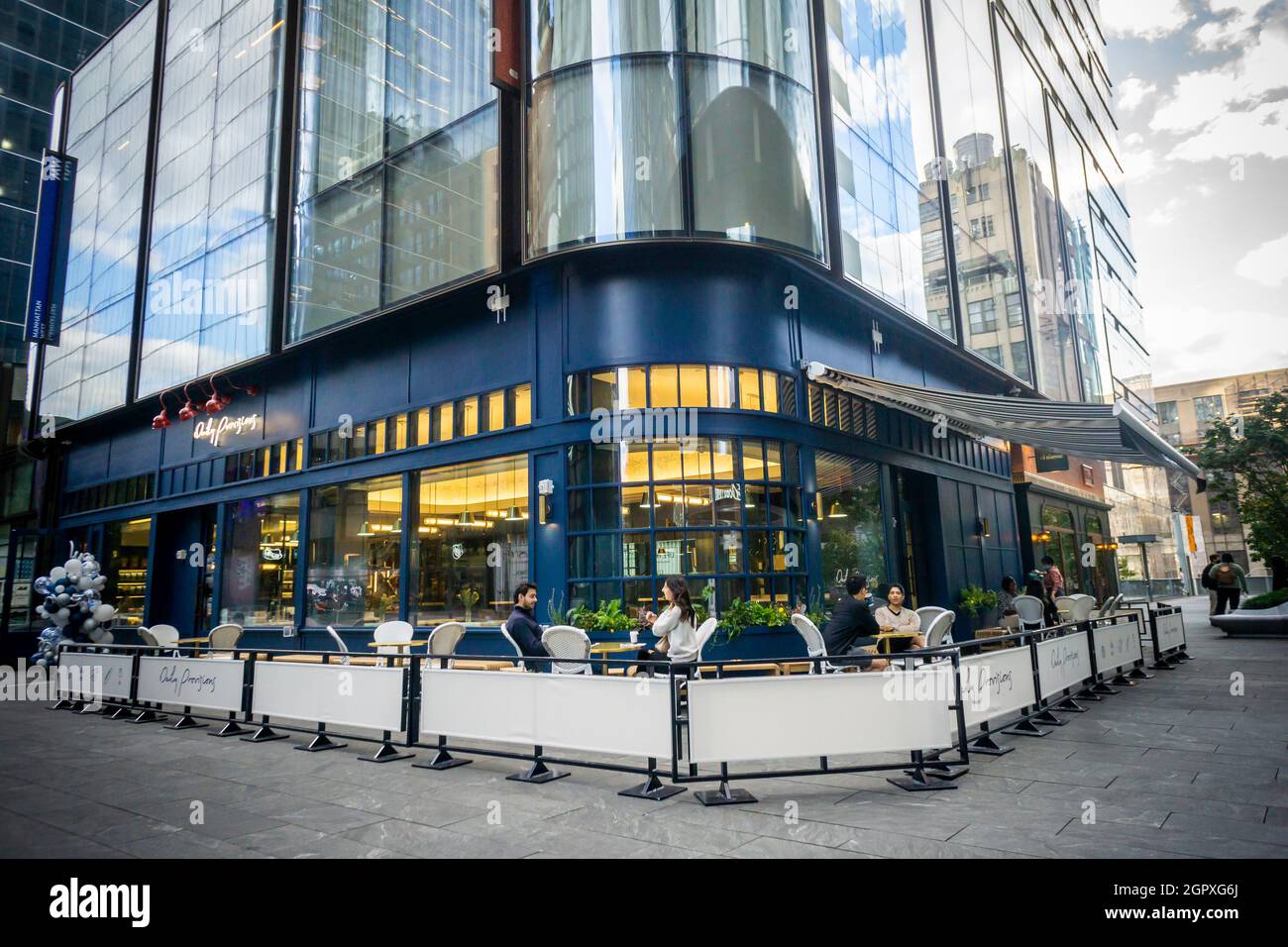 Am Mittwoch, den 29. September 2021, wird im Manhattan West Development in New York eine Filiale der Restaurantkette Daily Providerts von Danny Meyer eröffnet. Dies ist die vierte Iteration der Kette. (© Richard B. Levine) Stockfoto