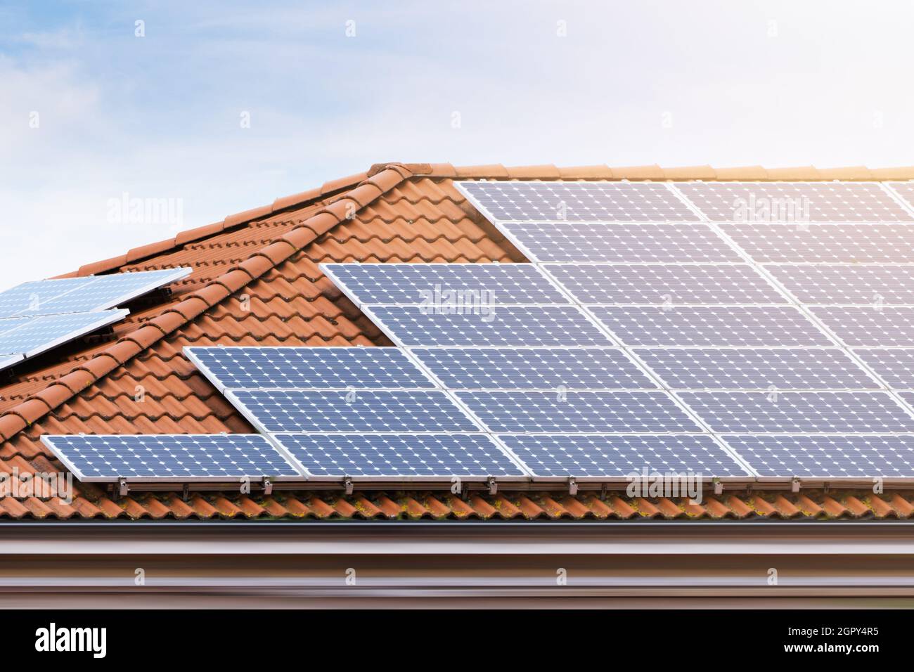 Umweltfreundliches Green Energy House Mit Solarpaneeldach Stockfoto