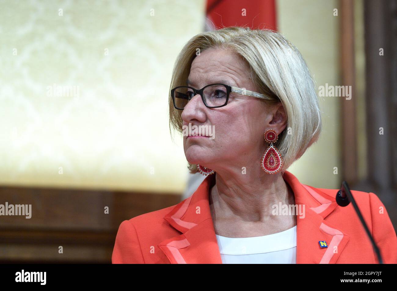 Wien, Österreich. September 2021. Pressekonferenz zum Stand der Verhandlungen in der Ostregion rund um das Klimaticket mit Landeshauptfrau Johanna Mikl-Leitner (ÖVP). Stockfoto