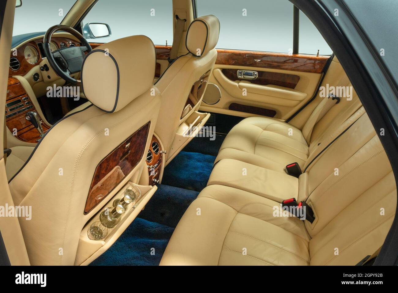 Beifahrersitze im Fond in einem Bentley Arnage R Mulliner 6.76 V8 Twin Turbo aus dem Jahr 2006 Stockfoto