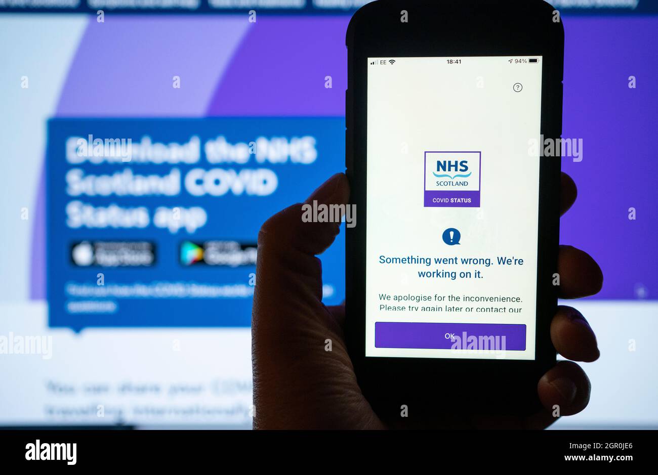 Edinburgh, Schottland, Großbritannien. September 2021. Die schottische Regierung startet die neue Status-App Covid-19 , einen digitalen Impfpass, in den App-Stores von Apple und Google. Viele Benutzer fanden die App unbrauchbar, aber das Identitätsprüfung-System funktionierte nicht, Die App wird ab Freitag für den Zugang zu Nachtclubs in Schottland erforderlich sein, aber die Regierung kündigte eine 2-wöchige Verzögerung der Umsetzung an. PIC; Fehlermeldung während der ID-Überprüfung auf der neuen NHS-App. Iain Masterton/Alamy Live News. Stockfoto