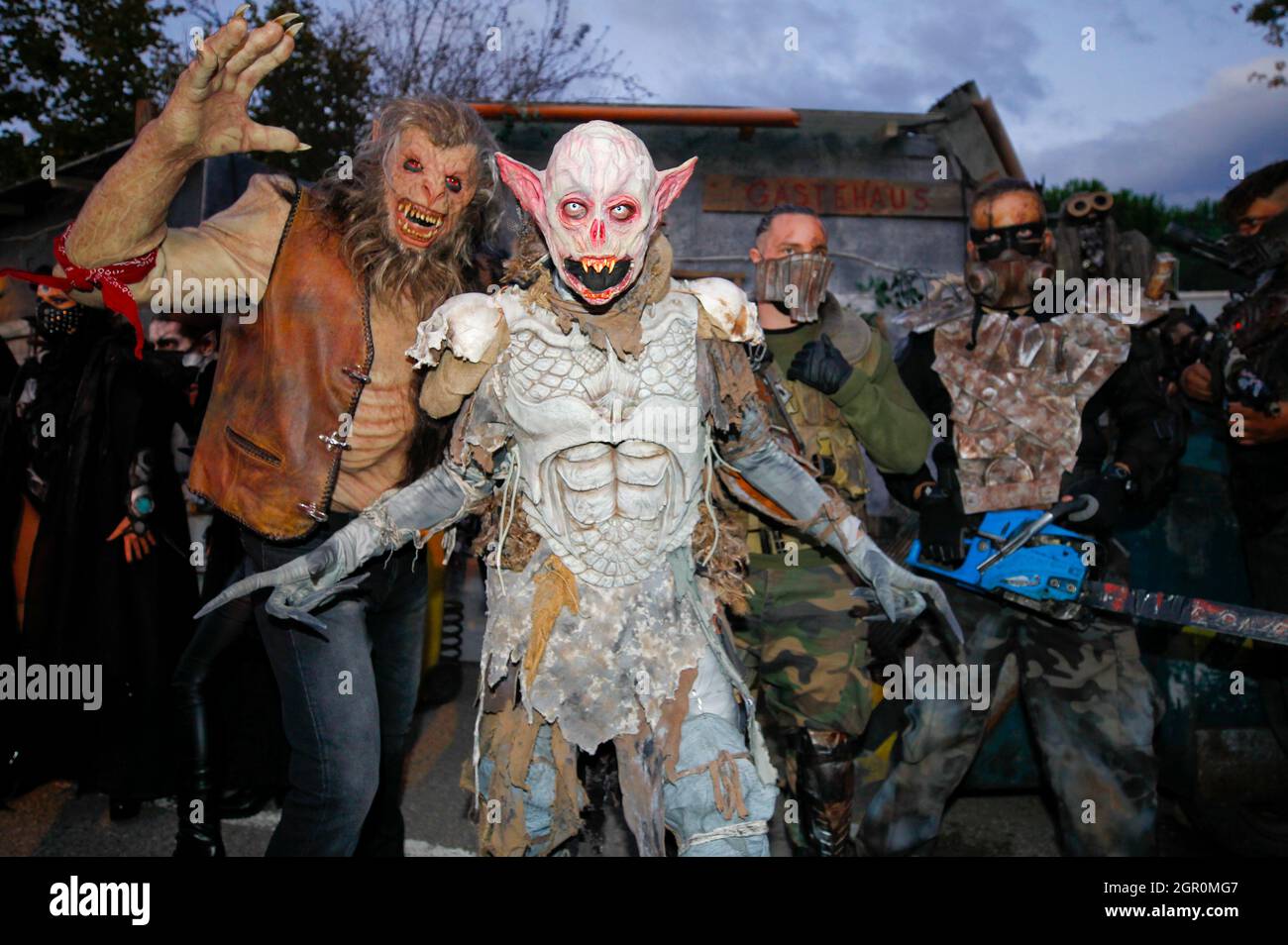 Rust, Deutschland. September 2021. Rust, Deutschland - 29. September 2021: Europa-Park, Horror Nights - Traumatica mit Werewolfs, Ghouls und Dämonen. Scary Monster Show, Halloween, Horror, grimmig, Bluebanana Unterhaltung, Kredit: dpa/Alamy Live Nachrichten Stockfoto