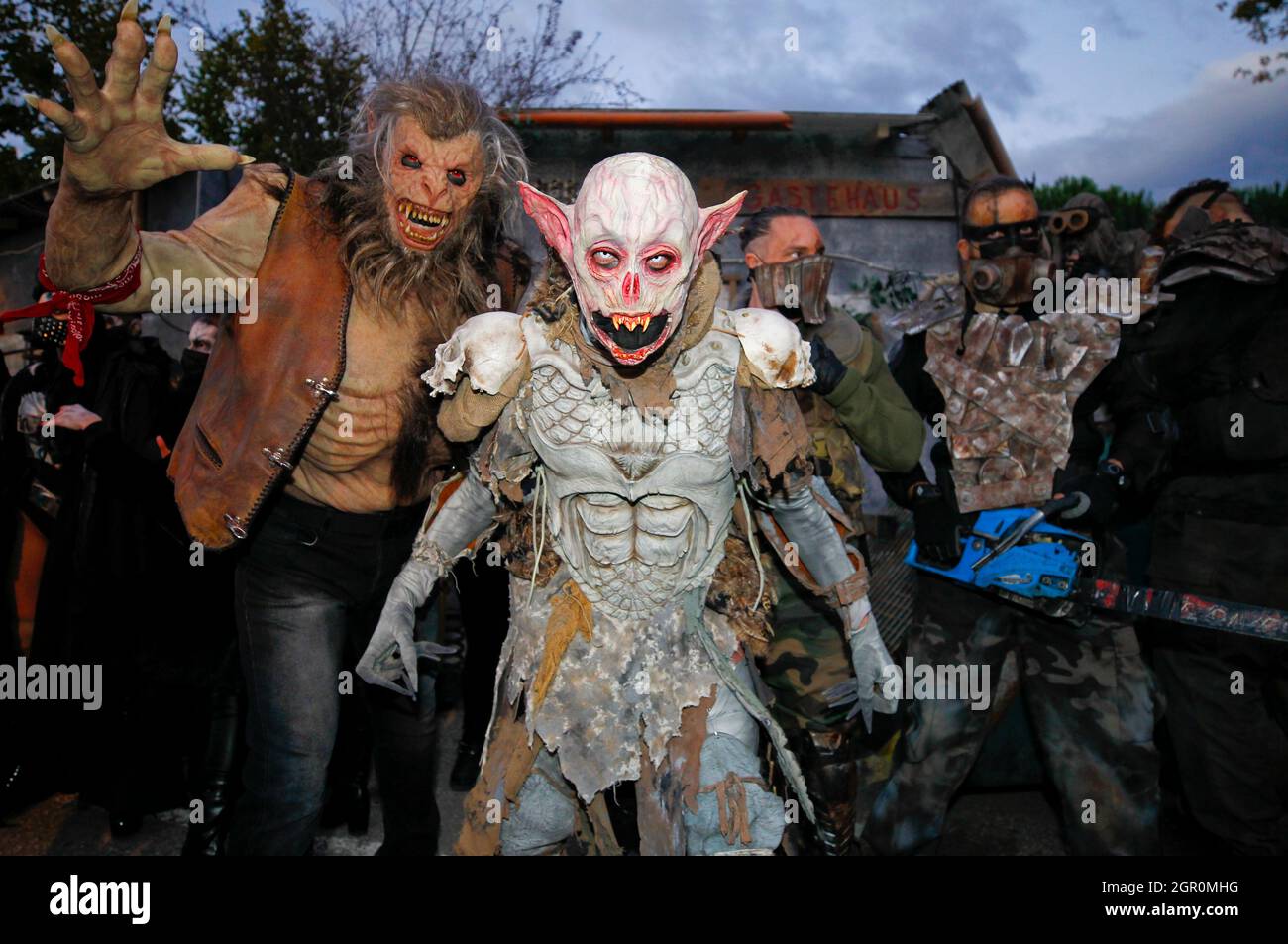 Rust, Deutschland. September 2021. Rust, Deutschland - 29. September 2021: Europa-Park, Horror Nights - Traumatica mit Werewolfs, Ghouls und Dämonen. Scary Monster Show, Halloween, Horror, grimmig, Bluebanana Unterhaltung, Kredit: dpa/Alamy Live Nachrichten Stockfoto