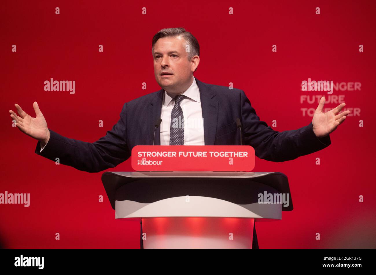 Jonathan Ashworth, Schattenstaatssekretär für Arbeit und Pensionen , spricht auf der Labour Party Konferenz in Brighton. Stockfoto