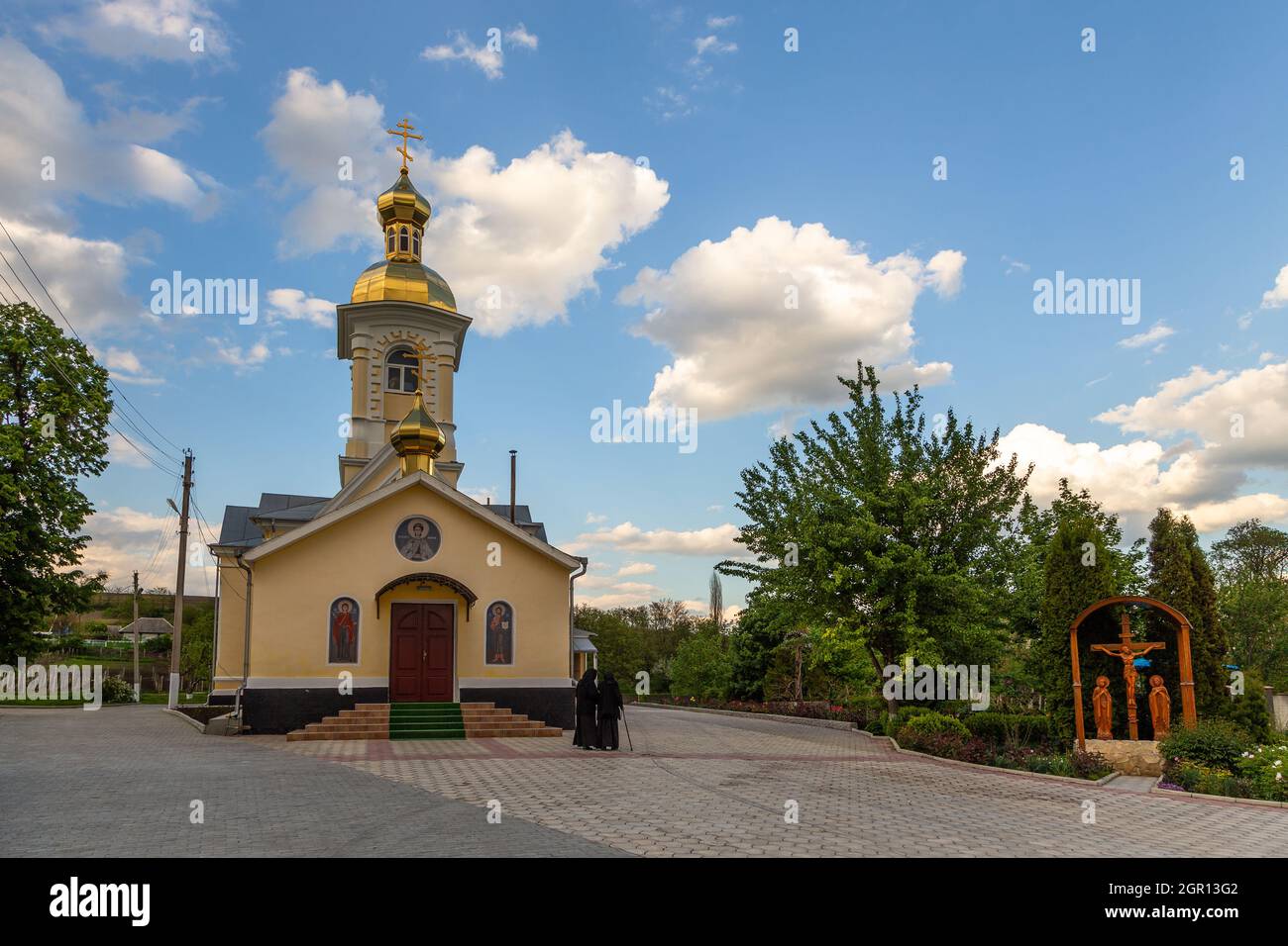 Pripiceni-Curchi, Republik Moldau - 01. Mai 2016: Blick auf das Kloster der Heilige große Märtyrer Dumitru. Stockfoto