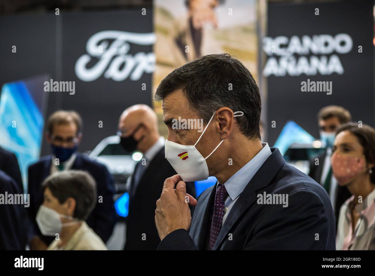 Barcelona, Spanien. September 2021. Der spanische Präsident Pedro Sanchez wird während der Einweihung der Automobile Barcelona 2021 gesehen.am Eröffnungstag der Automobilveranstaltung 2021 wurde die Automobile Barcelona, der spanische König, der spanische Präsident, Pedro Sanchez und der Minister für Industrie, Handel und Tourismus, Reyes Maroto, besuchten die Veranstaltungshalle. Kredit: SOPA Images Limited/Alamy Live Nachrichten Stockfoto