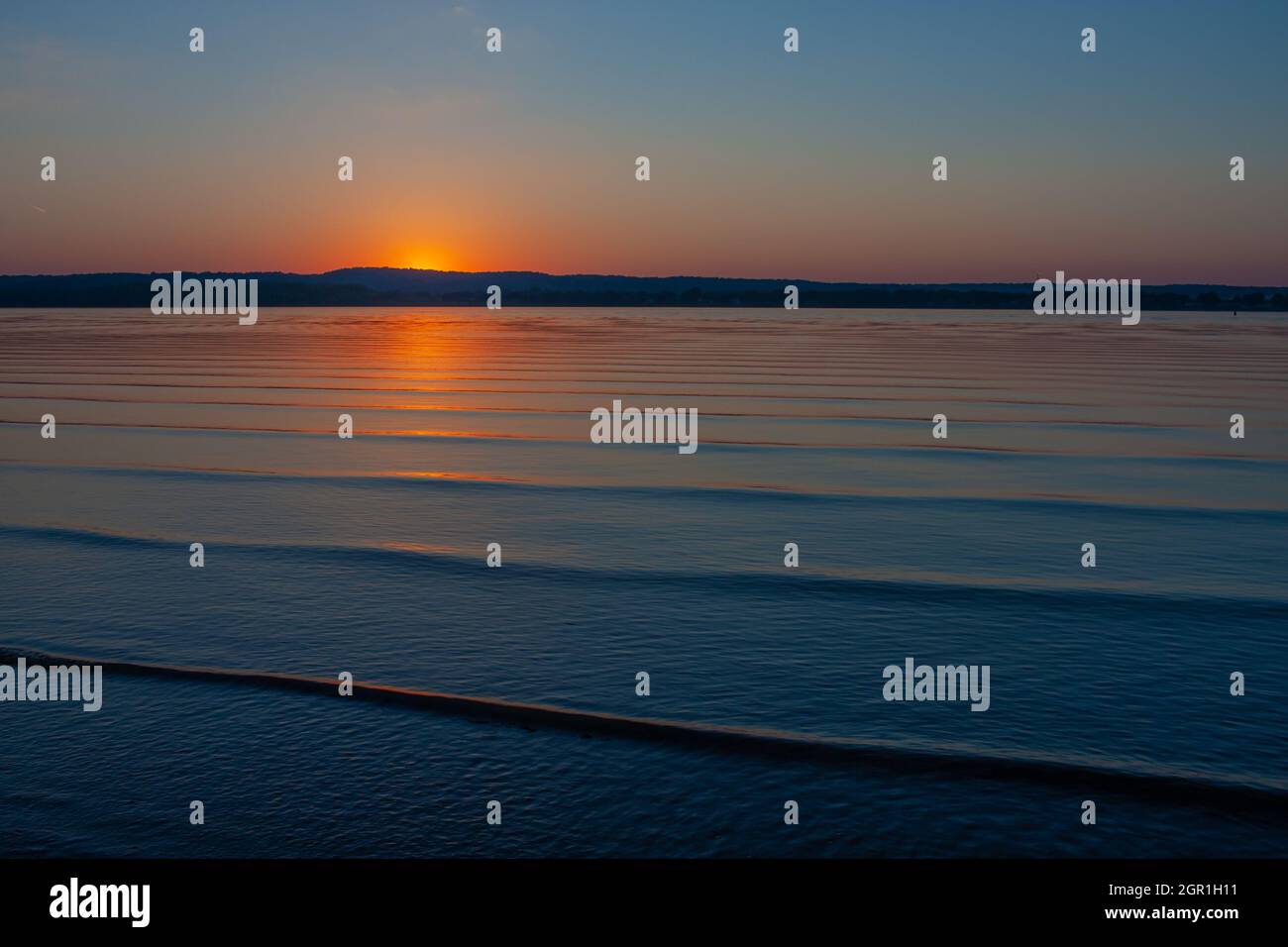 Wellen Auf Dem Illinois River Bei Sonnenuntergang Stockfoto
