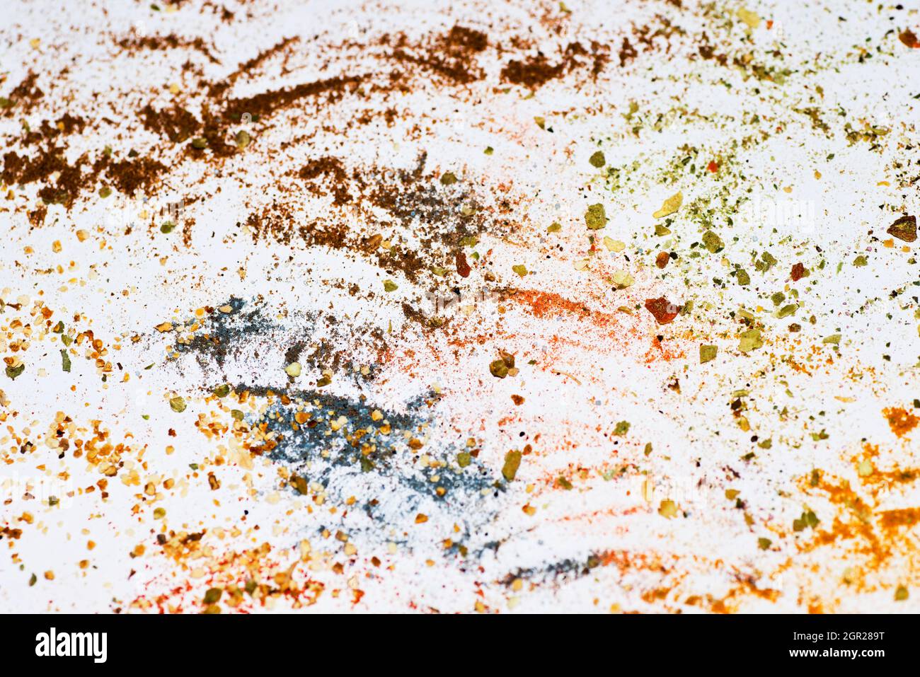Abstrakter Hintergrund mit verschütteten farbigen Pigmentpulver. Stockfoto