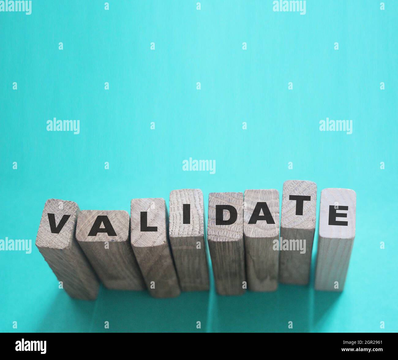 Validieren Sie Wort auf Holzblöcke. Business Evaluation Konzept Stockfoto