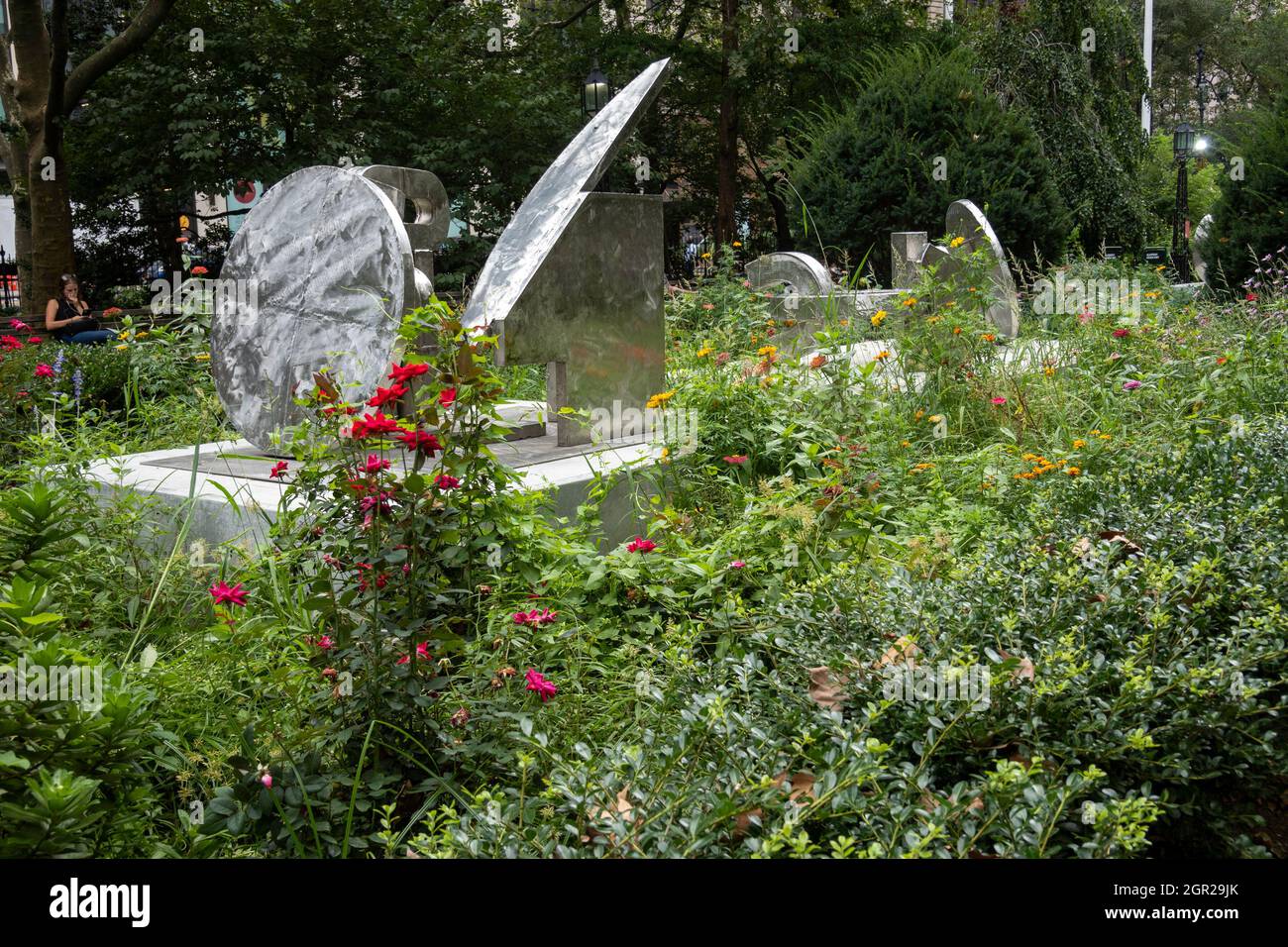 Der City Hall Park in Lower Manhattan bietet öffentliche Kunstinstallationen, New York City, USA 2021 Stockfoto