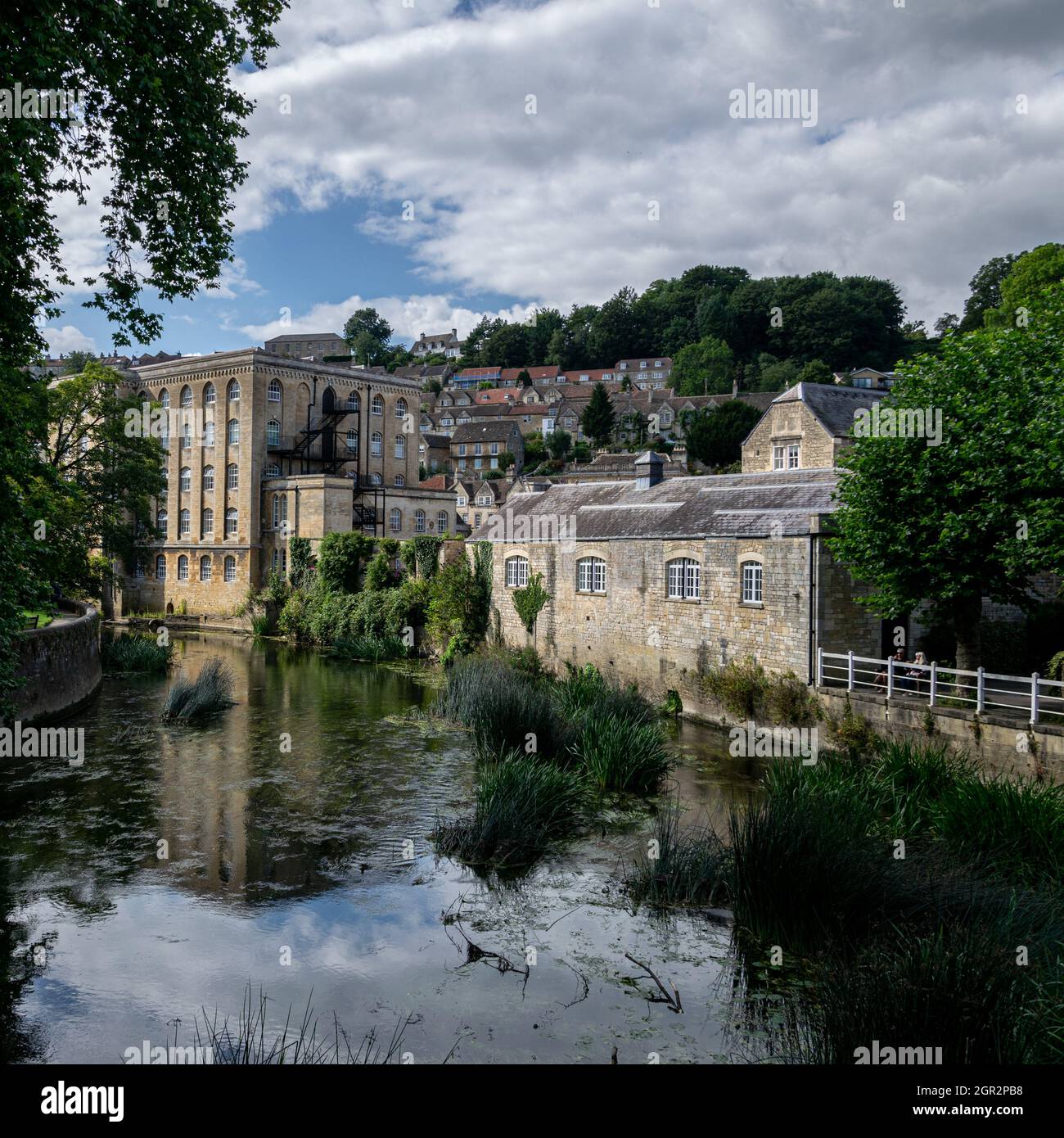 Blick auf die Gebäude am Fluss Avon in Bradford on Avon, Wiltshire Stockfoto