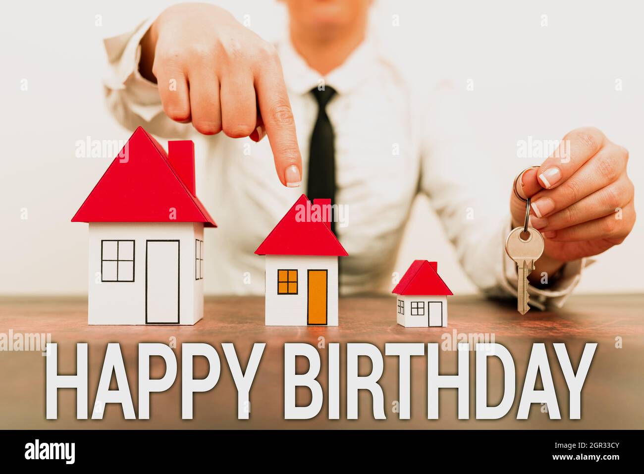 Handschriftschild Alles Gute zum Geburtstag. Internet-Konzept das Geburtsjubiläum einer Person wird mit präsentiert verschiedene Pläne für Häuser gefeiert Stockfoto