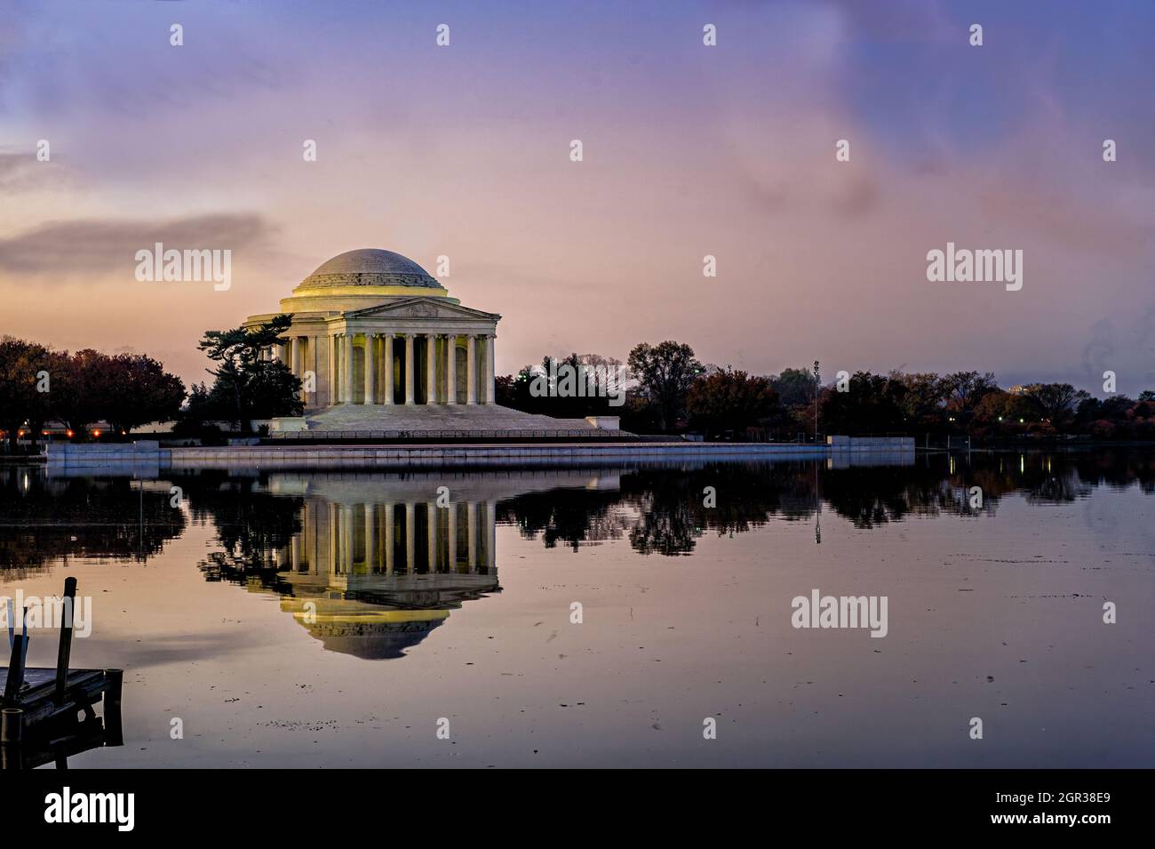 Sonnenaufgang am Jefferson Memorial und Tidal Basin in Washington, D.C. Stockfoto