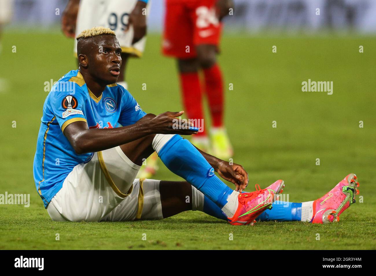 Der nigrische Stürmer von SSC Napoli, Victor Osimhen, schaut und gestikuliert am 30. September 2021 während des UEFA Europa League First Round Day Three Group C Fußballspiels zwischen SSC Napoli und Spartak Mosca im Diego Armando Maradona Stadium in Neapel, Süditalien. Stockfoto