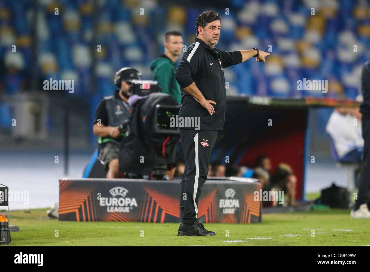 Der portugiesische Trainer Rui Vitoria von Spartak Mosca gesticuliert am 30. September 2021 während des UEFA Europa League First Round Day Three Group C Fußballspiels zwischen SSC Napoli und Spartak Mosca im Diego Armando Maradona Stadium in Neapel, Süditalien. Stockfoto